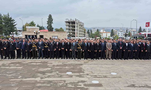 Adıyaman'da Atatürk Anıtı'na çelenk sunuldu