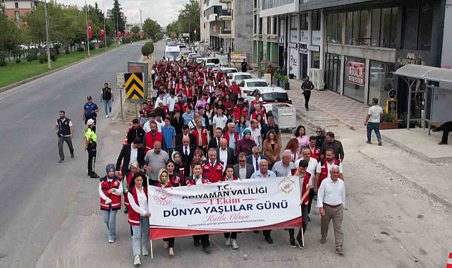 Adıyaman'da Dünya Yaşlılar Günü dolayısıyla kortej yürüyüşü