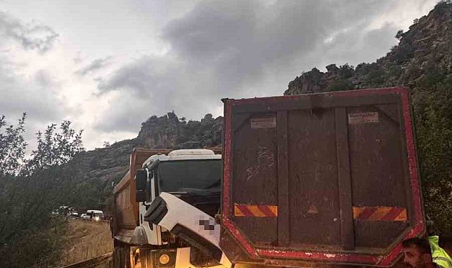 Adıyaman'da iki kamyon çarpıştı: 2 yaralı