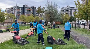 Adıyaman'da parklarda sonbahar bakımı sürüyor