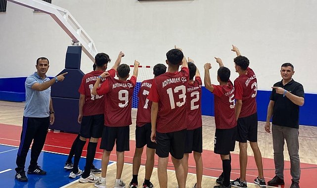 Adıyamanlı çocuklardan voleybol şampiyonasında büyük başarı
