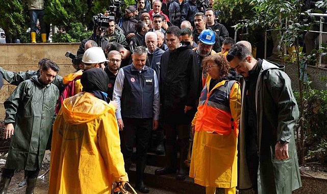 AFAD: "Ülke genelinde müdahale çalışmalarında 60 bin 395 personel ve 8 bin 927 araç görev yapmaktadır"