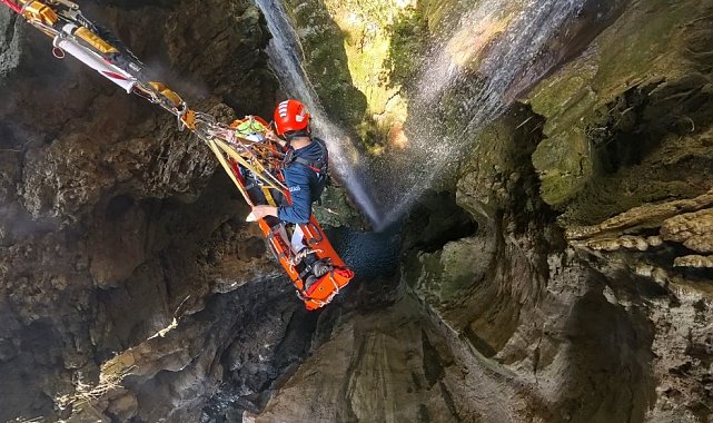 AFAD'ın metrelerce yükseklikteki ileri seviye eğitimleri nefes kesti