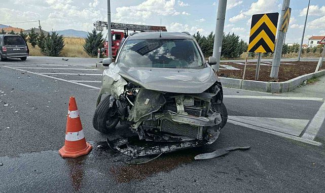 Afyonkarahisar'da trafik kazası:1 ölü 2 yaralı