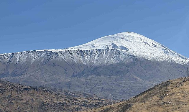 Ağrı Dağı beyaza büründü