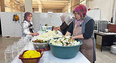 Ağrı'da ata tohumuyla yetişen lahanalar turşuya dönüşüyor