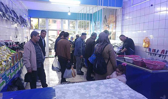 Ahlat'ta soğuk havalarla birlikte balık satışları arttı