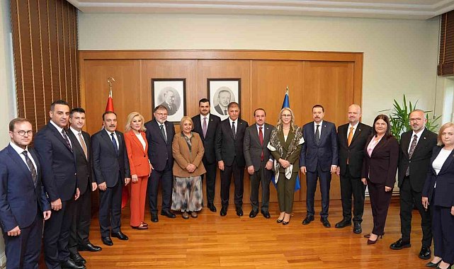 AK Parti İzmir heyeti Tarihi Şato'da bir araya geldi