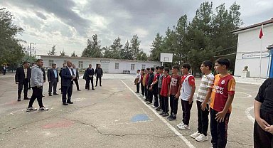 AK Partili Başkandan şampiyon okula hediye yağmuru