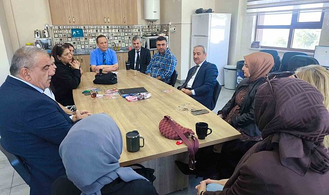 Akbaş Safranbolu'da öğretmenlerin sorunlarını dinledi