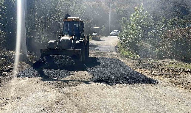 Akçakoca'da köy yollarında asfalt yama çalışması