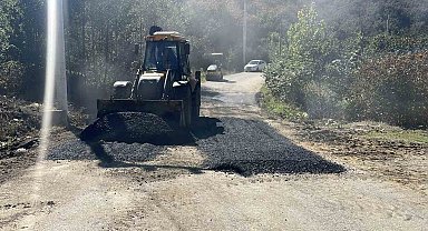 Akçakoca'da köy yollarında asfalt yama çalışması