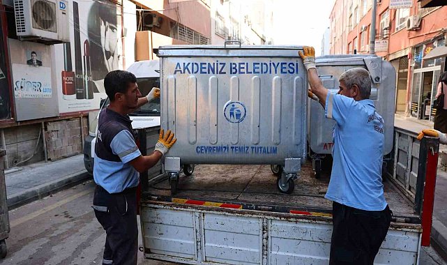 Akdeniz'de yıpranan çöp konteynerleri yenileniyor