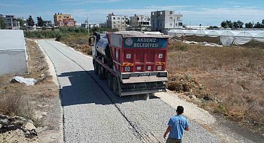Akdeniz'de yol çalışmaları hız kesmeden sürüyor