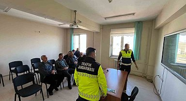 Akyaka'da okul servis şoförlerine trafik eğitimi