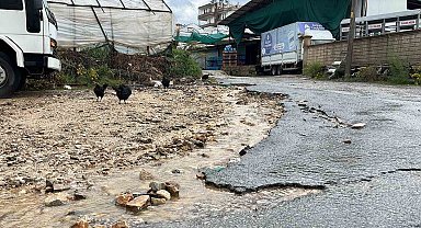 Alanya'da pazar yerini su bastı
