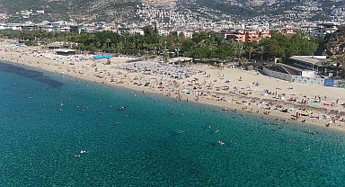 Alanya'da yazdan kalma gün: Ekim ayı sonunda deniz keyfi yaşanıyor