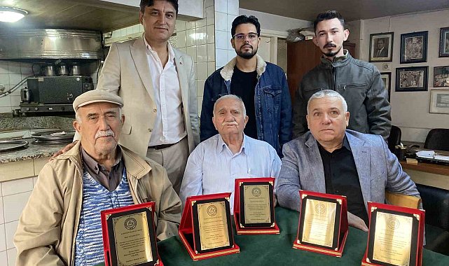 Alaşehir'de 55 yıllık kahveciye ahilik plaketi