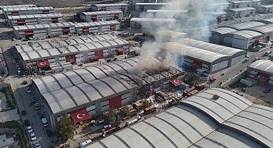 Alevlere teslim olan fabrika yangını havadan görüntülendi