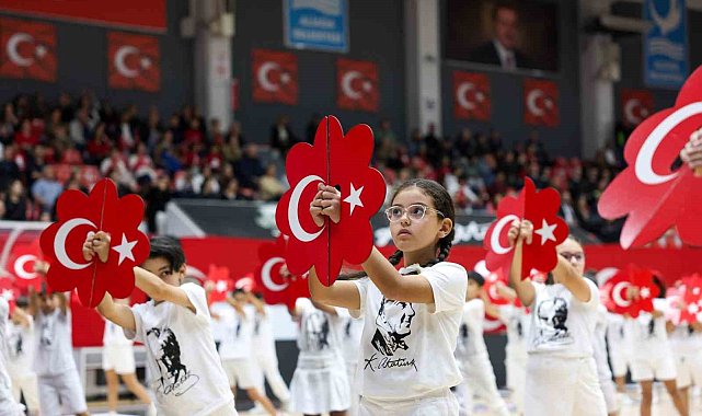 Aliağa'da Cumhuriyet'in 103. yılı coşkuyla kutlandı