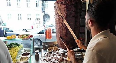 Almanya'da sembol olan Türk Döneri'ne "Steak Döner" ismi tepkisi