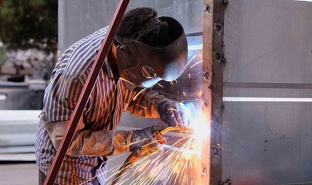 Altıeylül'de 40 yer altı konteyneri baştan aşağı yenilendi