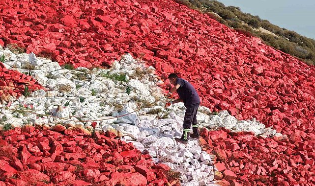 Amanosların zirvesindeki dev al bayrak yenilendi