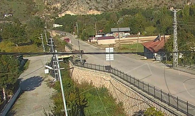 Amasya'da minibüsün dereye uçtuğu kaza kameraya yansıdı