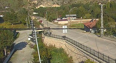 Amasya'da minibüsün dereye uçtuğu kaza kameraya yansıdı