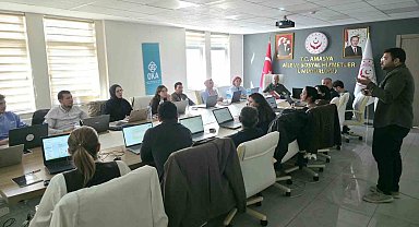 Amasya'da sosyal hizmet uzmanlarına yapay zekâ eğitimi
