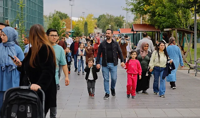 Anadolu Harikalar Diyarı Hayvanat Bahçesi'ni ücretsiz gezdiler