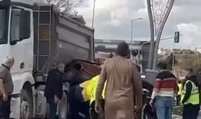 Ankara'da kamyon ile otomobil çarpıştı: 3 yaralı