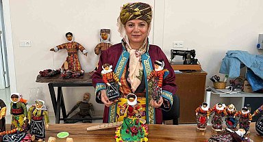 Anneannesinin mirasını bebeklerle dünyaya tanıttı
