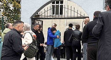 Anneye en zor veda: Tabutu başında gözyaşlarına boğuldu