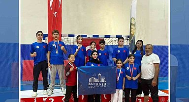 Antakya Belediyesi karate takımı 20 madalya kazandı