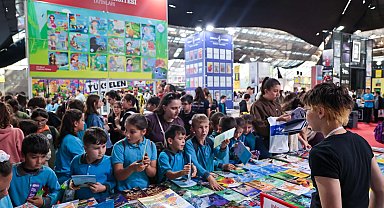 Antalya Kitap Fuarı'na öğrencilerden yoğun ilgi