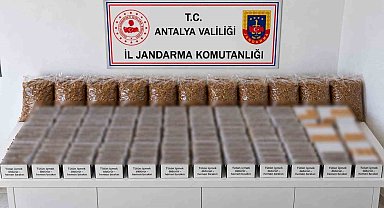 Antalya'da 1 ton kaçak tütün ile 10 bin makaron ele geçirildi