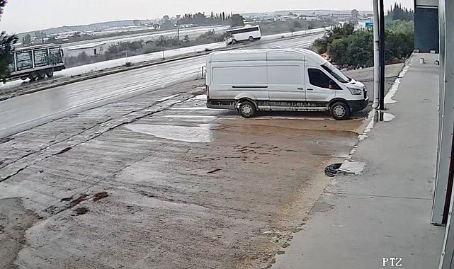 Antalya'da 17 kişinin yaralandığı midibüs kazası güvenlik kamerasında