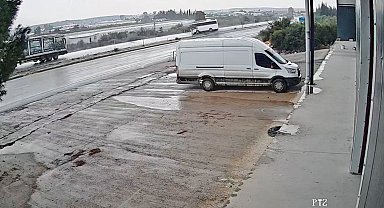 Antalya'da 17 kişinin yaralandığı midibüs kazası güvenlik kamerasında