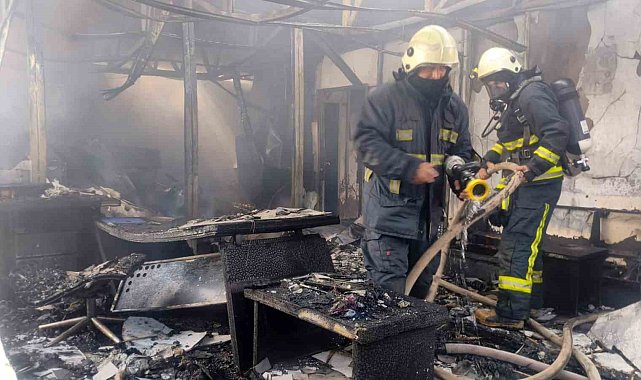 Antalya'da depoda çıkan yangın büyümeden söndürüldü