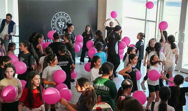 Antalya'da Dünya Kız Çocukları Günü kutlandı