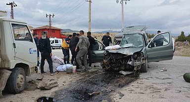 Antalya'da iki kamyonet çarpıştı: 1 ölü, 2 yaralı