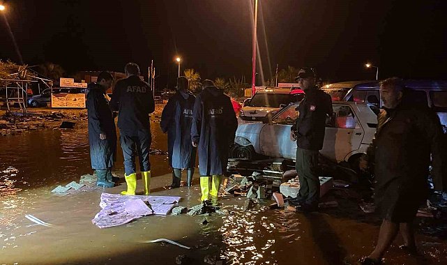 Antalya'da sağanak nedeniyle mahsur kalan 22 kişi kurtarıldı