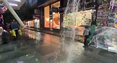 Antalya'da sağanak yağış hayatı olumsuz etkiledi
