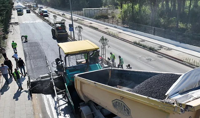 Antalya'da asfalt mesaisi sürüyor
