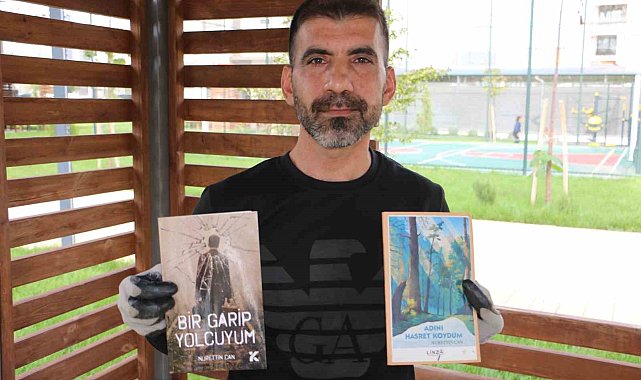 Apartman görevlisi olarak çalışırken 2 şiir kitabı çıkardı