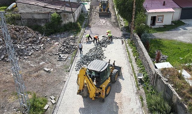 Ardahan'da Mahalle yolları kilit parke taşlarıyla yenileniyor