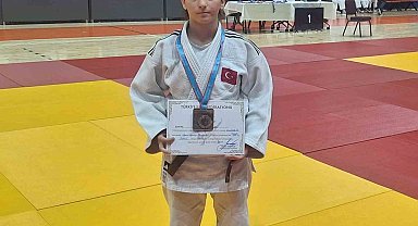Arife Aydınoğlu'ndan judo Balkan ikinciliği