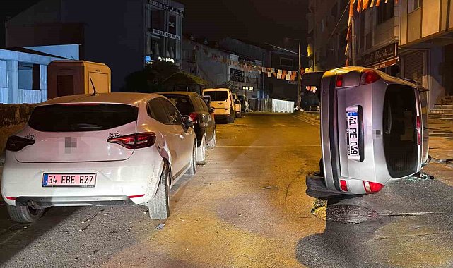 Arnavutköy'de otomobil, park halindeki araca çarpıp yan yattı