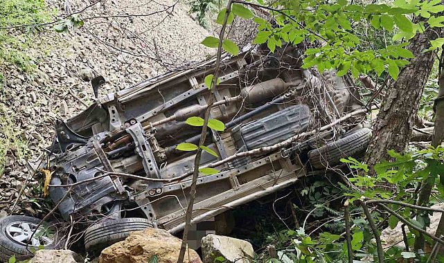 Artvin'de araç 400 metrelik uçuruma yuvarlandı: 1 ölü